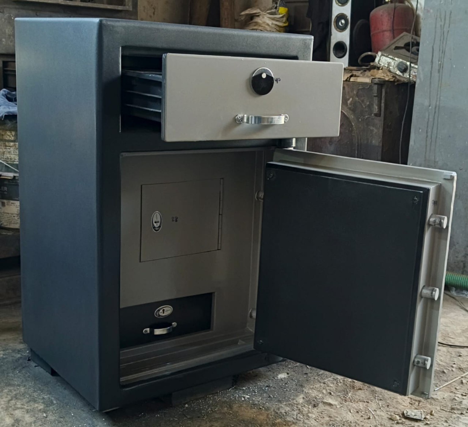 Petrol Pump Safe - photo 1